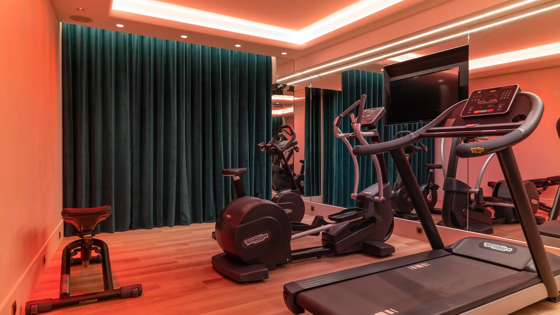 Hotel Victor Hugo Paris Kleber 4*,  France