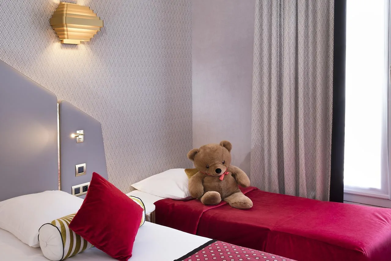 ****  Hotel Victor Hugo Paris Kleber France