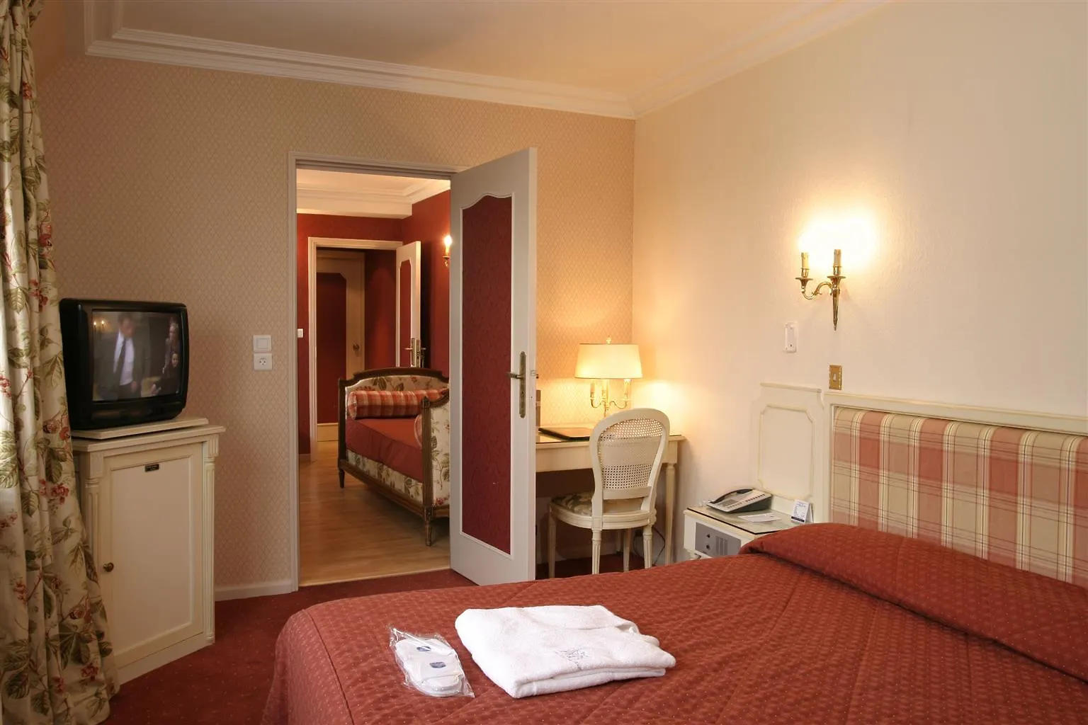 ****  Hotel Victor Hugo Paris Kleber France